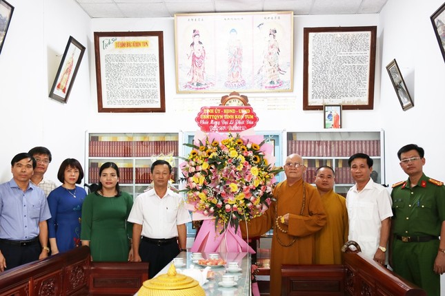 Kon Tum: Lãnh đạo tỉnh thăm, chúc mừng Phật đản Phật lịch 2567