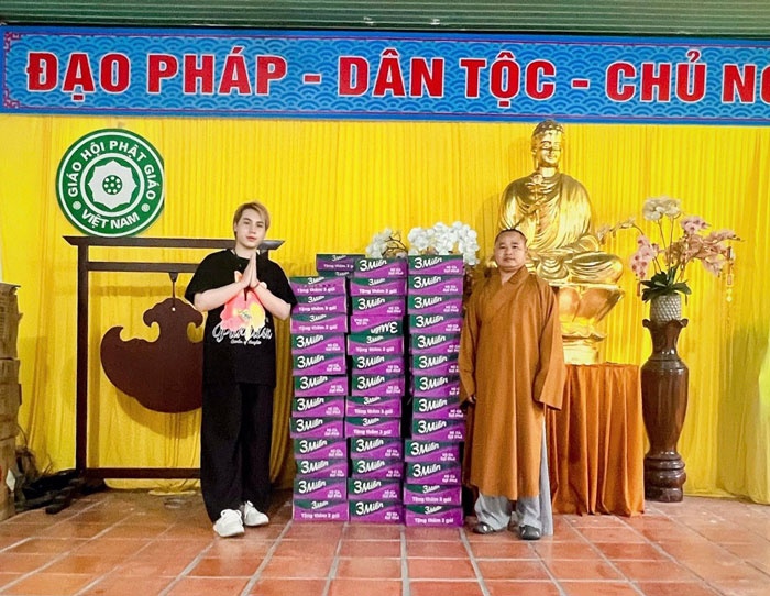 BA-KTO: Tổ đình Bác Ái Kon Tum phát quà chia sẻ yêu thương đến với người già neo đơn, người có hoàn cảnh khó khăn trên địa bàn