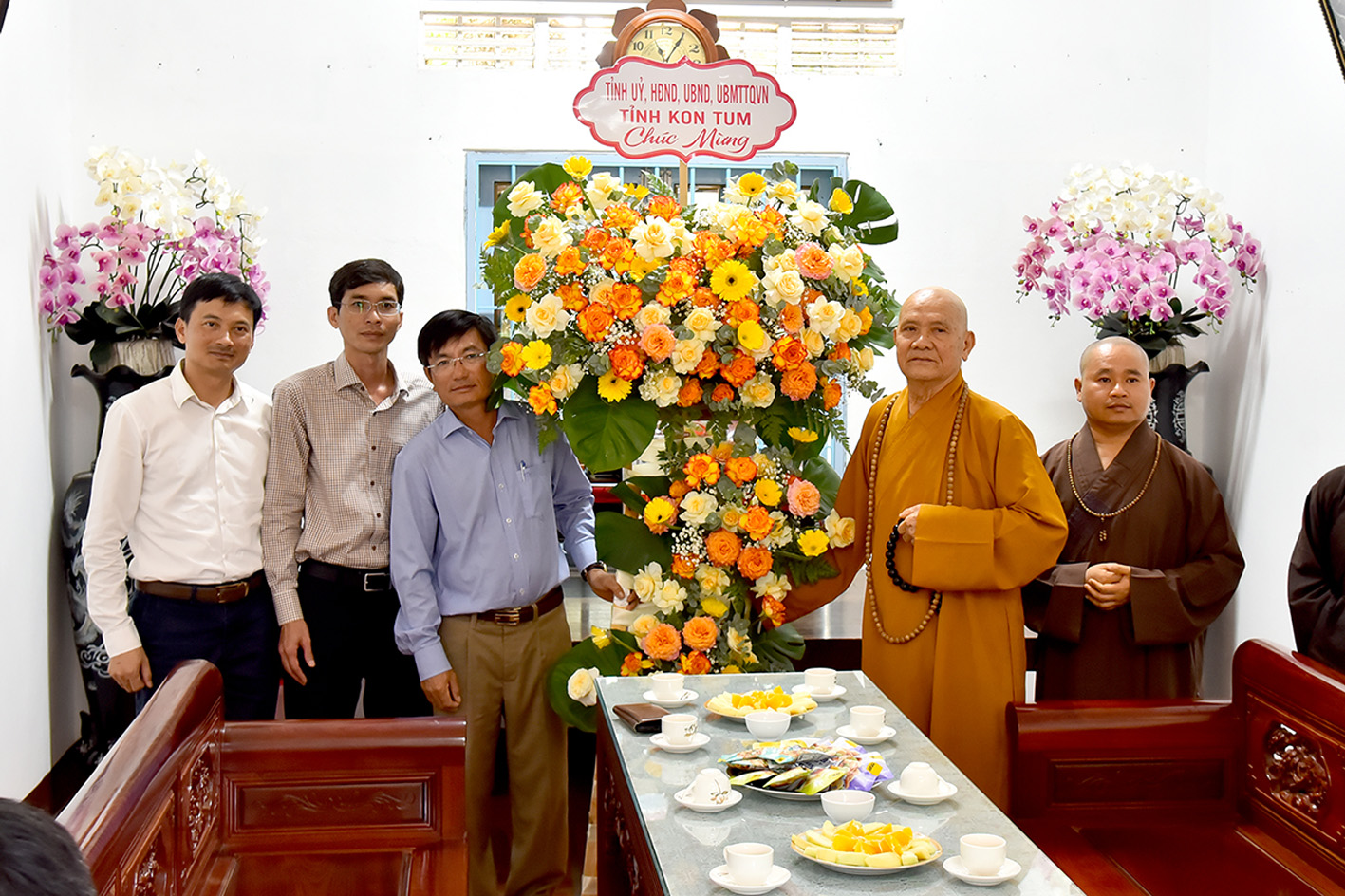 BA-KTO: Lãnh đạo Tỉnh ủy thăm và chúc mừng Đại lễ Phật đản